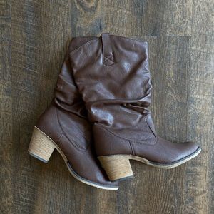 Cute dark brown boots